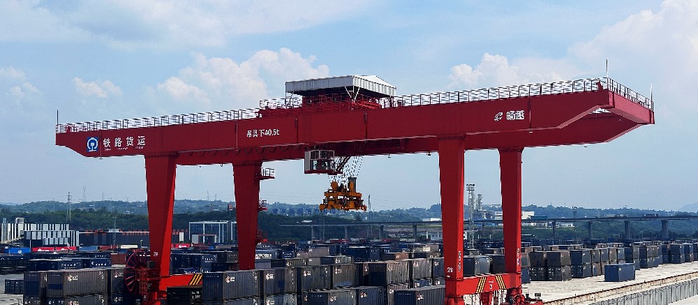 港口自動化軌道式集裝箱門式起重機